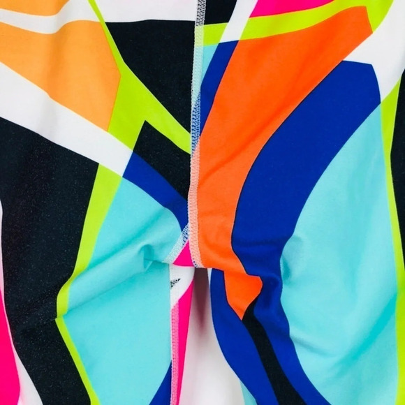 3/$25 Fabletics Cross Waist Cropped Workout Pants - Picture 5 of 6